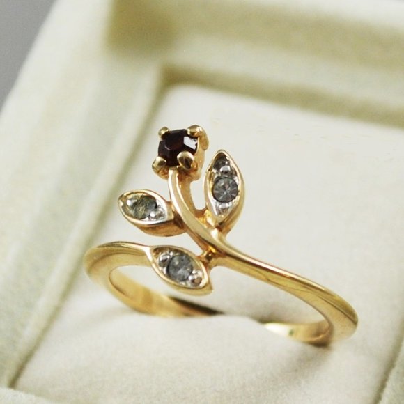 1982 Vintage Avon Spray Cocktail Rhinestone Ring Size 7 - Picture 2 of 14